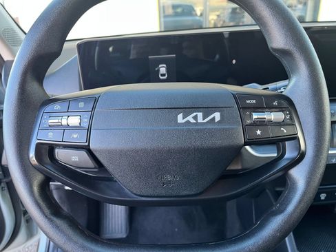 Used 2025 Kia K4 FWD image 25