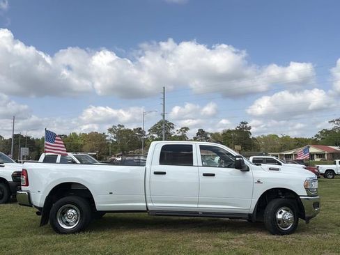 Used 2024 RAM 3500 Tradesman w/ Chrome Appearance Group AWD/4WD image 6