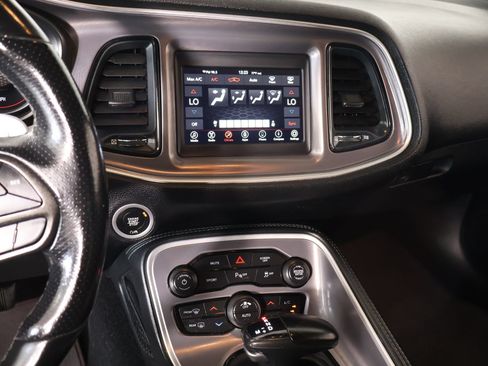 Used 2022 Dodge Challenger GT AWD/4WD image 5