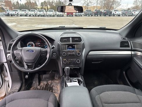Used 2018 Ford Explorer XLT image 14