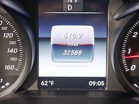 Used 2019 Mercedes-Benz GLC 300 4MATIC image 18