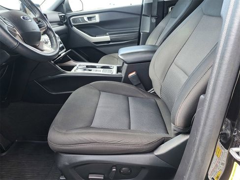 Used 2022 Ford Explorer XLT image 11