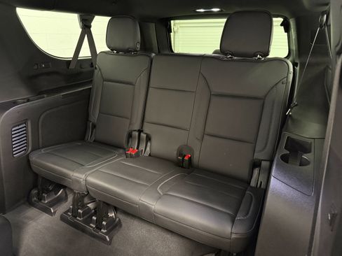 Used 2025 GMC Yukon XL Denali AWD/4WD image 17