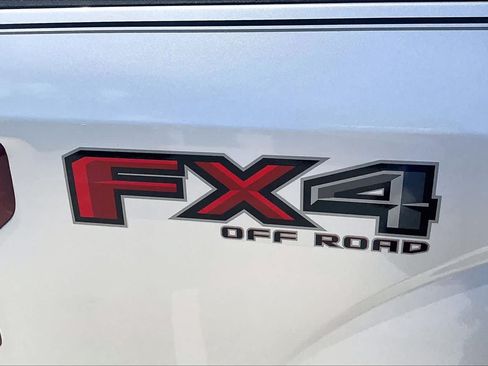 Used 2016 Ford F150 Platinum w/ Equipment Group 701A Luxury AWD/4WD image 9