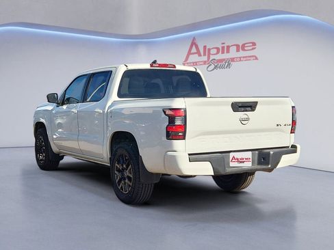 Used 2022 Nissan Frontier SV image 3