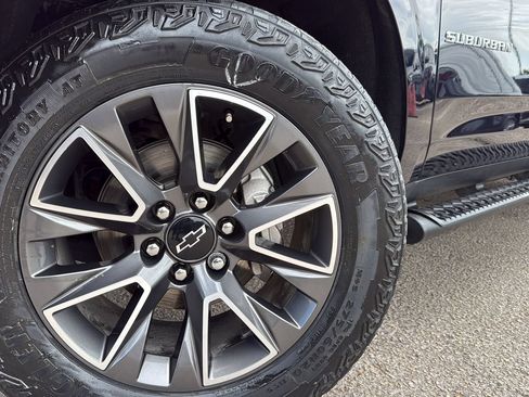Used 2023 Chevrolet Suburban Z71 w/ Luxury Package AWD/4WD image 30