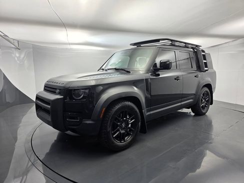 Used 2023 Land Rover Defender 130 SE image 7