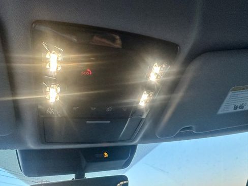 Used 2025 Mitsubishi Outlander SE image 26