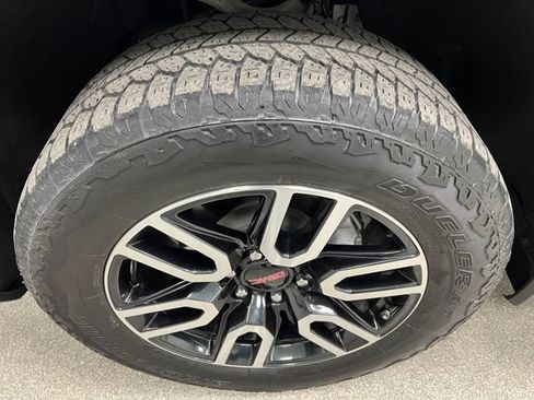 Used 2024 GMC Sierra 1500 AT4 w/ Technology Package AWD/4WD image 14