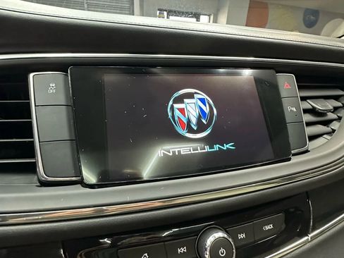 Used 2018 Buick Enclave Essence image 16