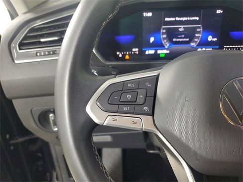 Used 2022 Volkswagen Tiguan SE image 24