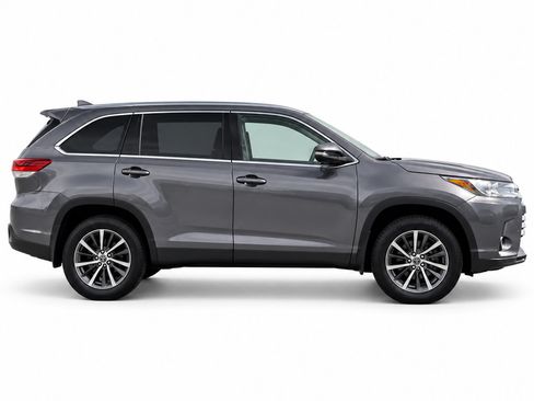 Used 2019 Toyota Highlander XLE AWD/4WD image 12