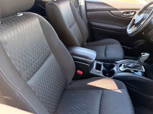 Certified 2020 Nissan Rogue SV FWD image 11