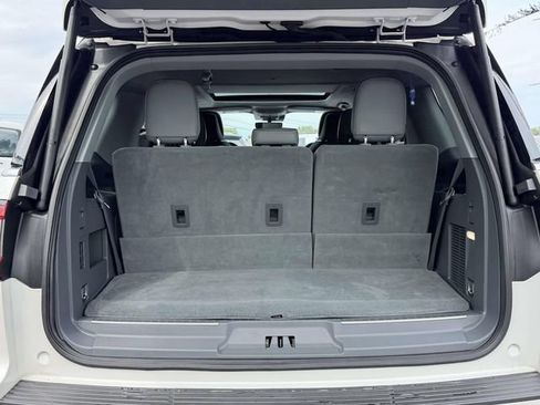 Used 2018 Lincoln Navigator Reserve w/ Technology Package AWD/4WD image 6