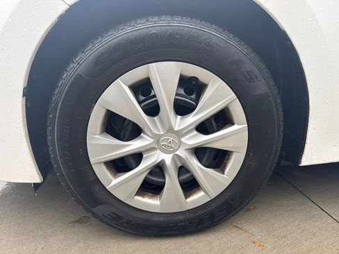 Used 2016 Toyota Corolla L image 11