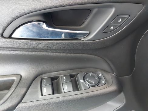 Used 2020 Chevrolet Equinox LT FWD image 25