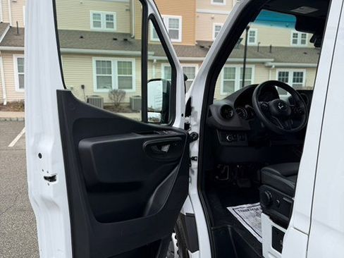 Used 2024 Mercedes-Benz Sprinter 2500 image 18