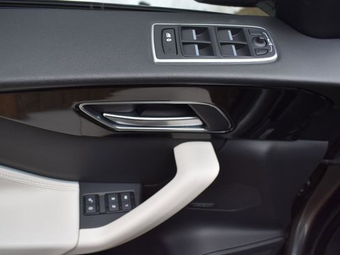 Used 2018 Jaguar F-PACE R-Sport image 34