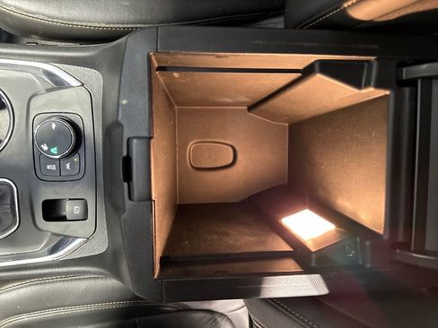 Used 2021 Chevrolet Traverse LT w/ LT Premium Package FWD image 25