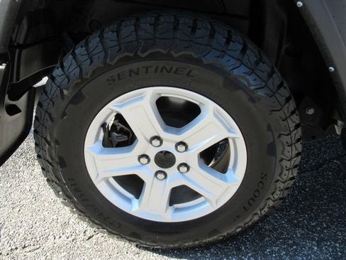 Used 2023 Jeep Wrangler Sport S image 25