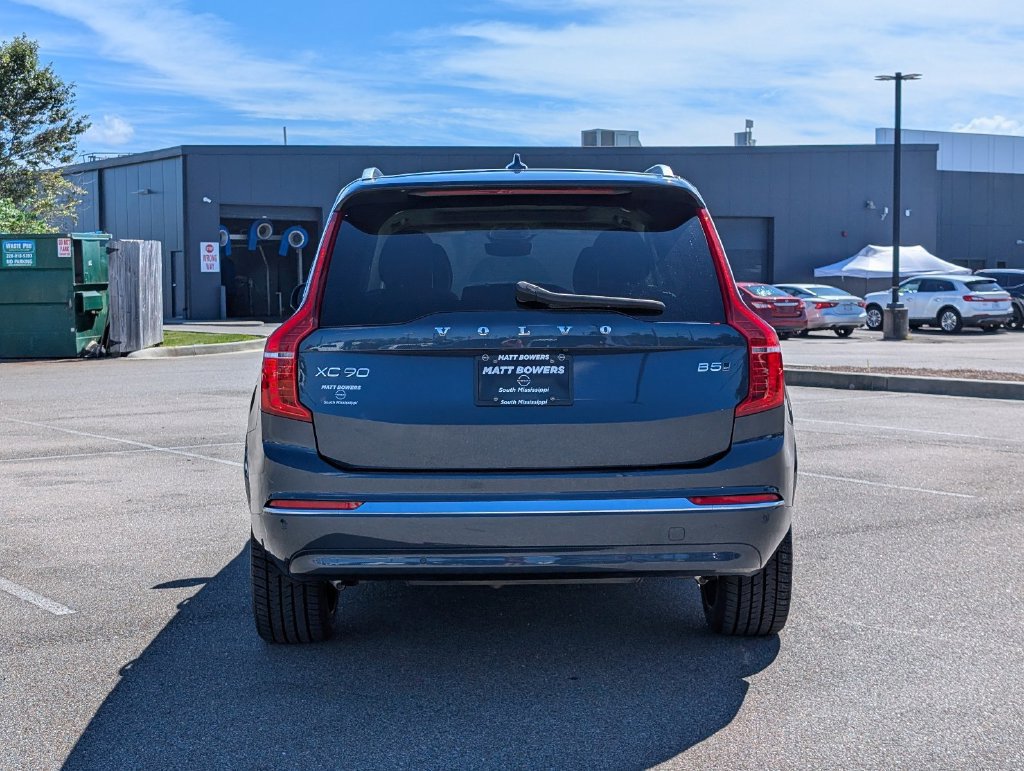Used 2023 Volvo XC90 B5 Plus AWD/4WD image 4