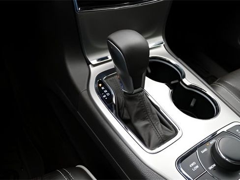 Used 2019 Jeep Grand Cherokee Overland image 26