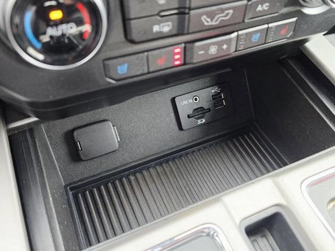 Used 2015 Ford F150 Lariat w/ Equipment Group 502A Luxury AWD/4WD image 23
