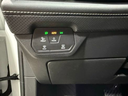 Certified 2024 Volkswagen Atlas Cross Sport SE image 11