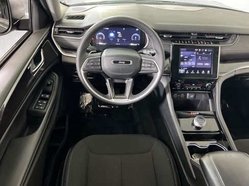 Used 2023 Jeep Grand Cherokee Laredo AWD/4WD image 20