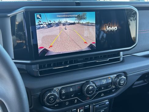 New 2025 Jeep Gladiator Rubicon w/ Convenience Group image 21