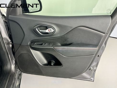 Used 2019 Jeep Cherokee Trailhawk w/ Cold Weather Group AWD/4WD image 35