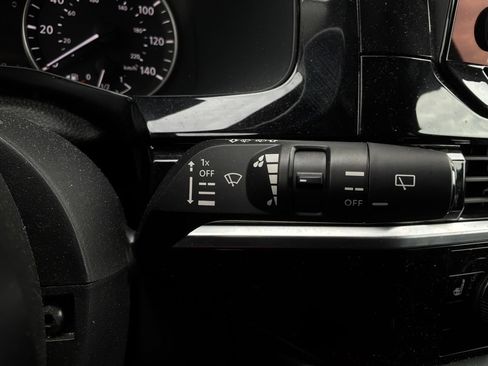 Used 2025 Nissan Pathfinder SV FWD image 38