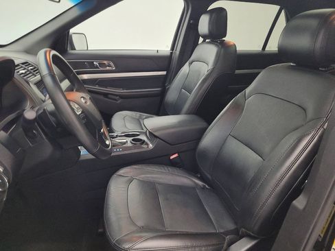 Used 2017 Ford Explorer XLT w/ Equipment Group 202A FWD image 17