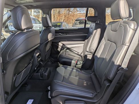 New 2025 Jeep Grand Cherokee L Limited image 24