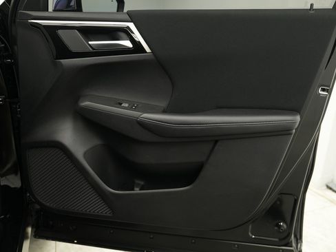 Used 2025 Mitsubishi Outlander ES image 17