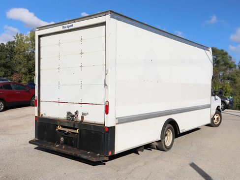 Used 2016 Ford E-350 and Econoline 350 Super Duty image 6