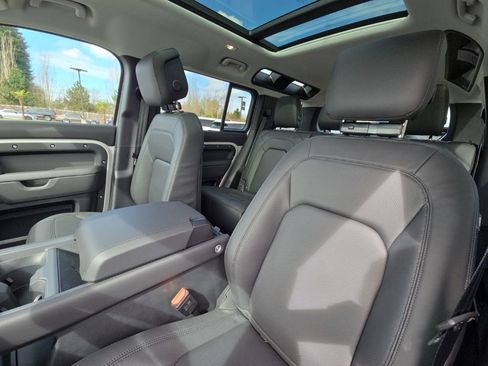 New 2026 Land Rover Defender 110 X-Dynamic SE image 14