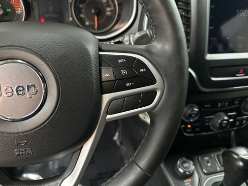 Used 2022 Jeep Cherokee Latitude AWD/4WD image 15