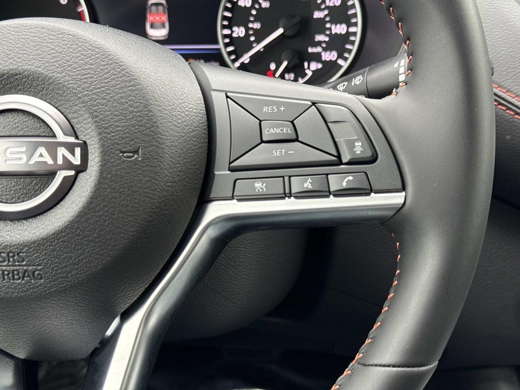Used 2025 Nissan Sentra SR FWD image 9