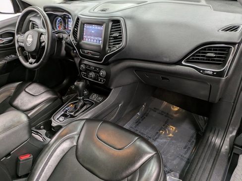 Used 2019 Jeep Cherokee Latitude Plus AWD/4WD image 30