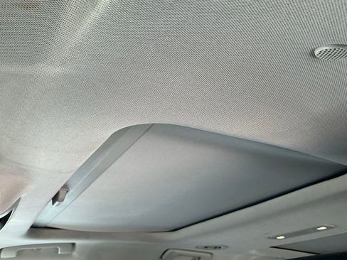 Used 2019 GMC Acadia SLT w/ LPO, Floor Liner Package image 4