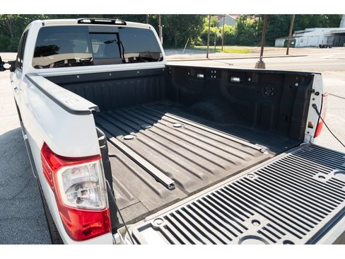 Used 2019 Nissan Titan SV w/ SV Convenience Package AWD/4WD image 33