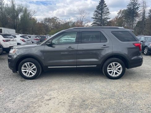 Used 2018 Ford Explorer XLT AWD/4WD image 8