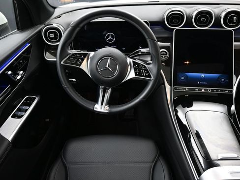 Used 2025 Mercedes-Benz GLC 300 4MATIC image 5