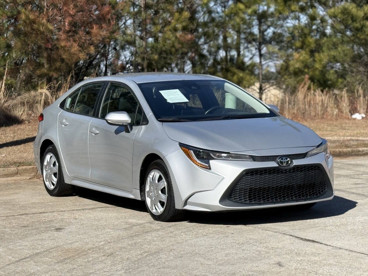 Used 2020 Toyota Corolla LE FWD image 3
