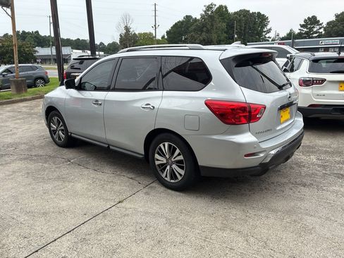 Used 2019 Nissan Pathfinder SL FWD image 5
