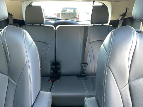 Used 2020 Buick Enclave Essence image 30