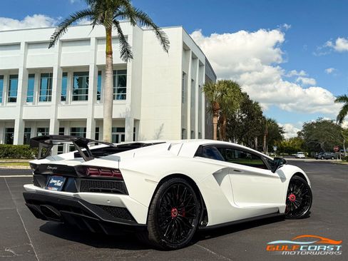 Used 2018 Lamborghini Aventador S image 54