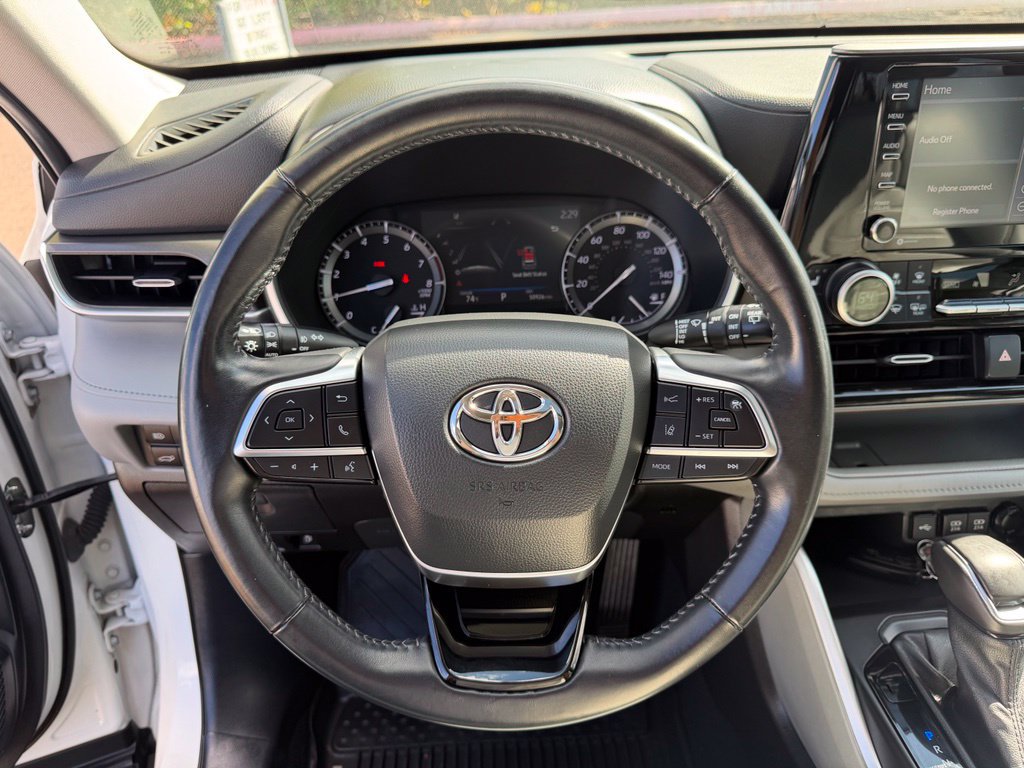 Used 2021 Toyota Highlander XLE AWD/4WD image 18