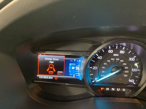 Used 2017 Ford Explorer XLT w/ Equipment Group 202A image 24